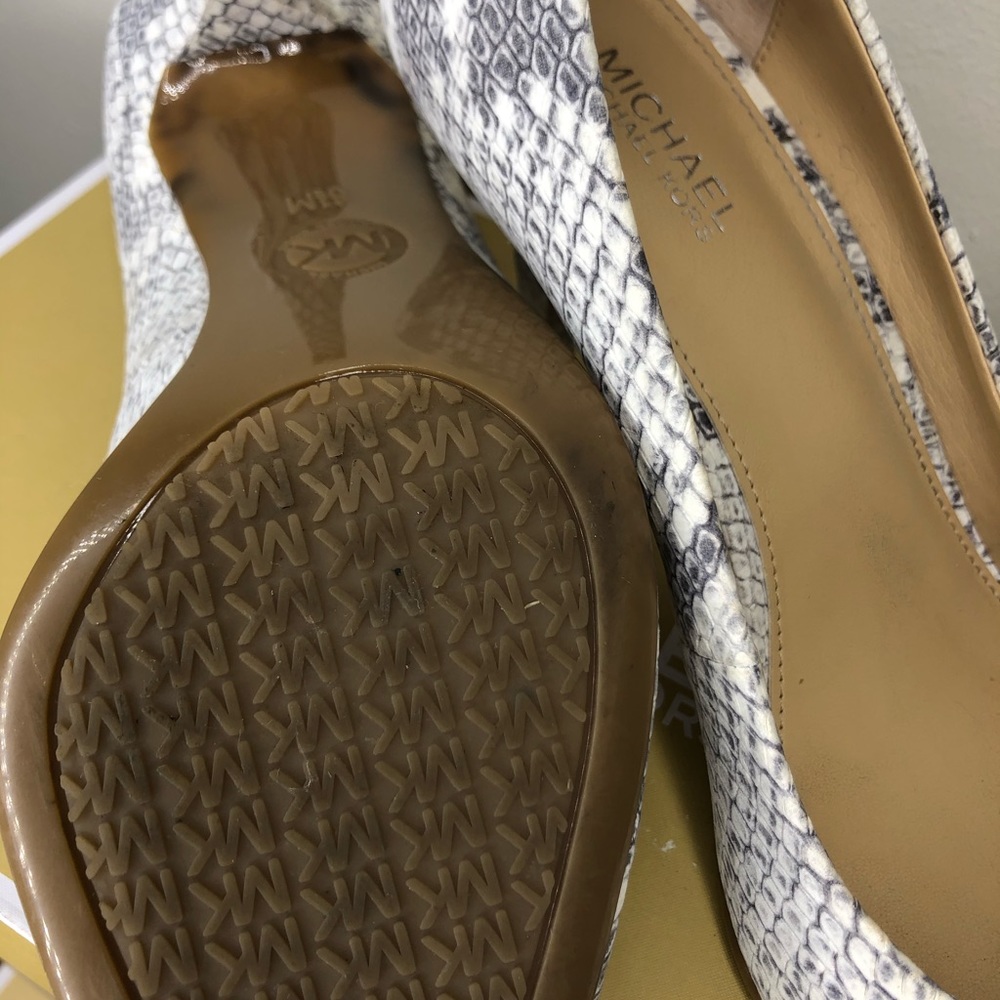 Michael kors pumps - Picture 4 of 6